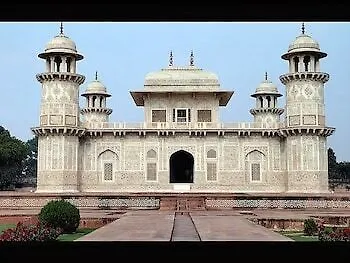The Retreat Ξενοδοχείο Agra  4*, Agra (Uttar Pradesh) Ινδία
